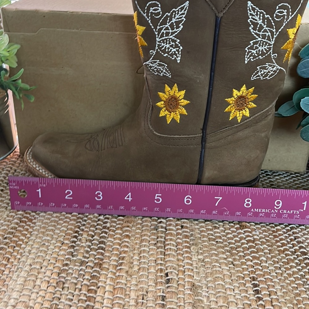 Beautiful Elliut western boot size 13 - Picture 10 of 11